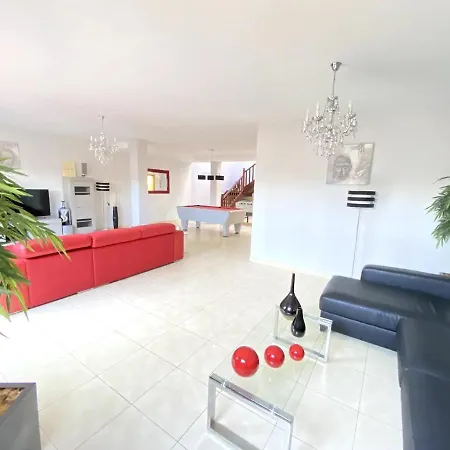 Sea Breeze Ocean View Villa *