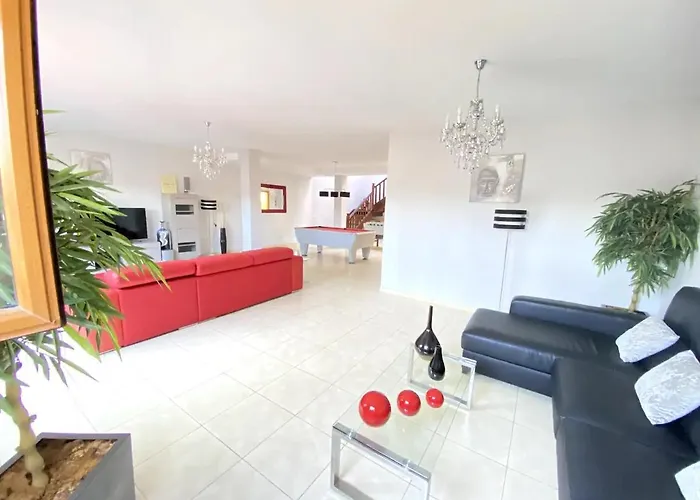 Sea Breeze Ocean View Villa *