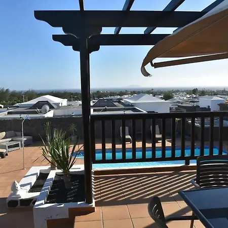 Sea Breeze Ocean View فيلة *