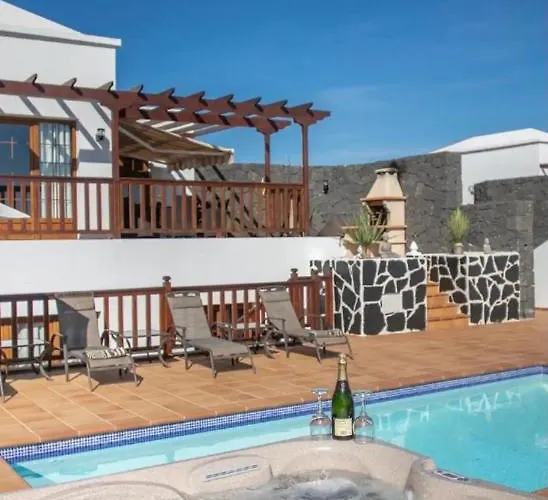 Sea Breeze Ocean View فيلة *