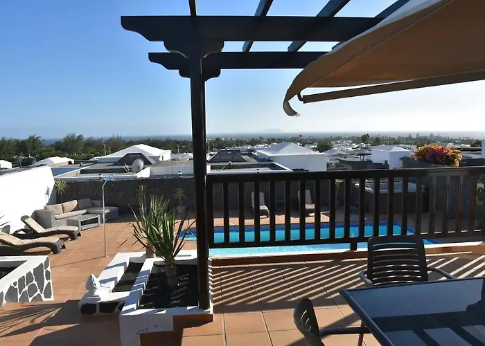 Sea Breeze Ocean View Villa *